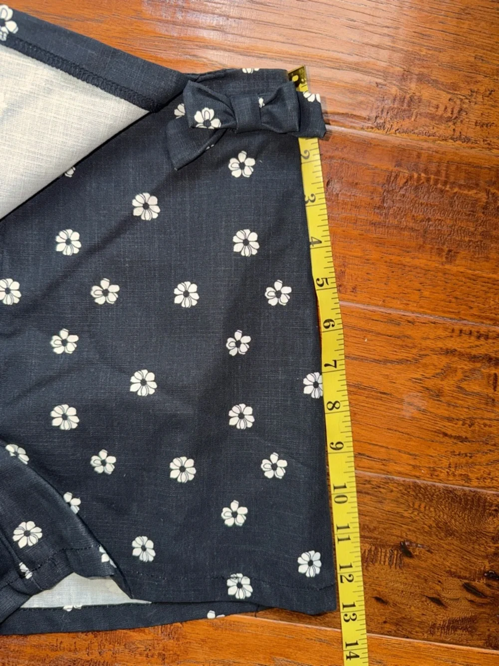 Nicole Miller Black Wrap Skort with White Daisy Print, size 10